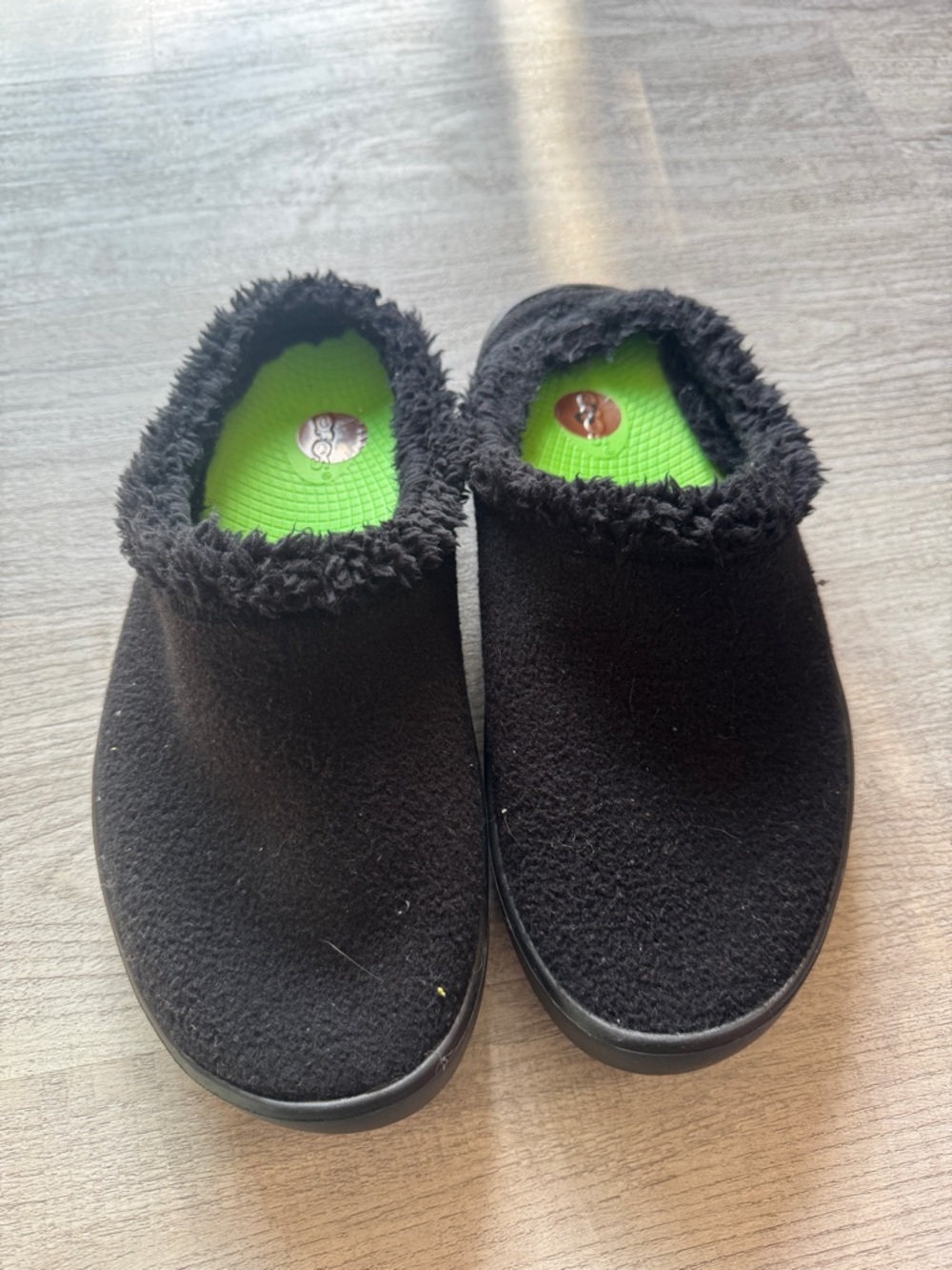 OOFOS Black Fleece-Lined Slide Slippers with Green Insole